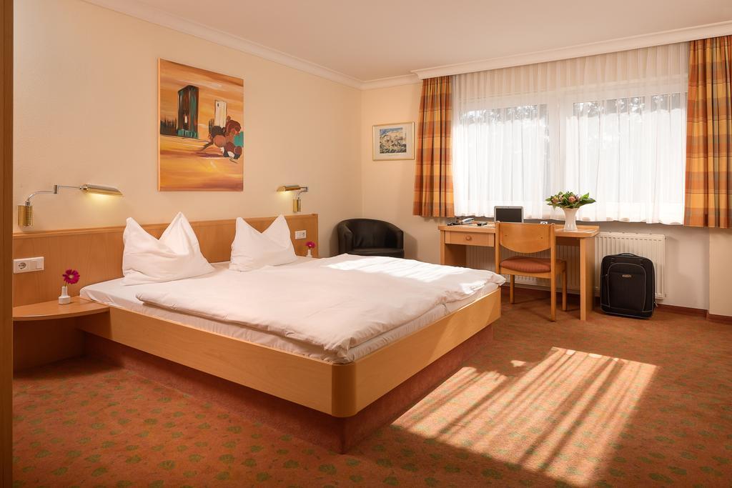 Hotel Heuboden ウムキルヒ エクステリア 写真