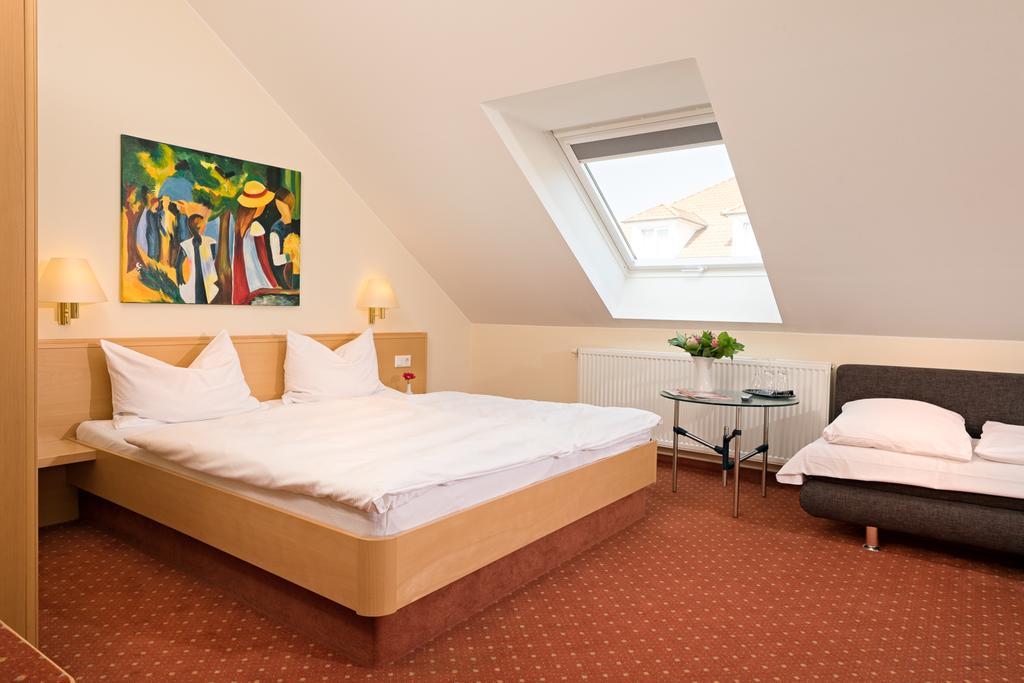 Hotel Heuboden ウムキルヒ エクステリア 写真