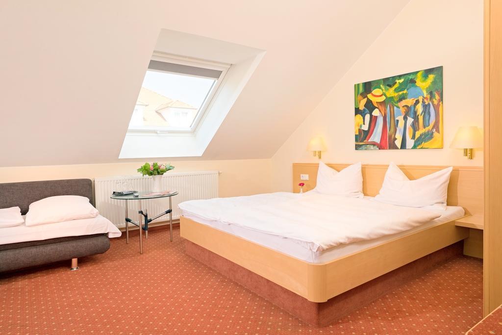 Hotel Heuboden ウムキルヒ エクステリア 写真