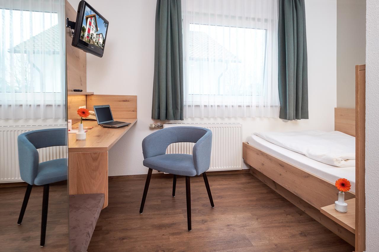 Hotel Heuboden ウムキルヒ エクステリア 写真